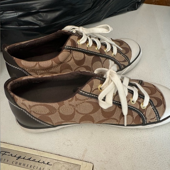 Authentic coach sneakers with box. Worn once great condition. - Picture 1 of 3